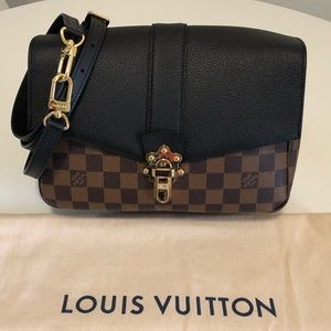 Additional pictures Louis Vuitton Clampton PM